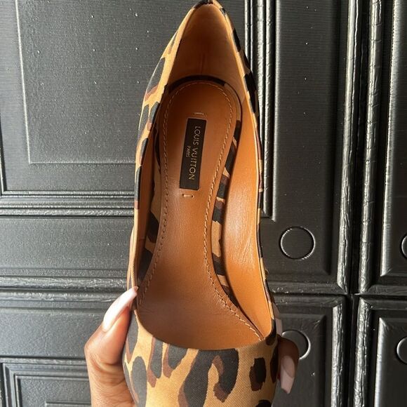 Louis Vuitton Printed Satin Heels - Picture 7 of 7
